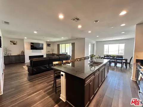 Kitchen - 39186 Pinto Ct, Palmdale, CA 93551 photo 7 of 10