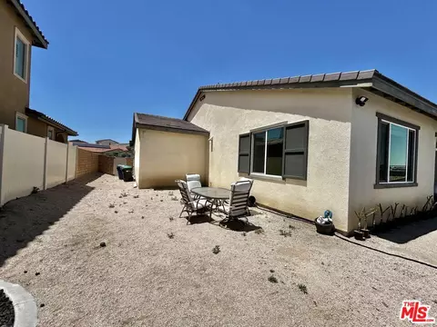 Exterior - 39186 Pinto Ct, Palmdale, CA 93551 photo 12 of 14