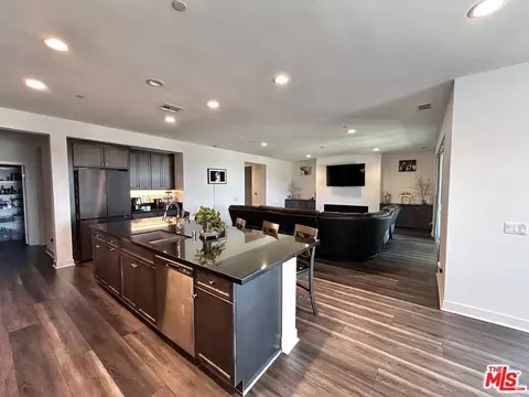 Kitchen - 39186 Pinto Ct, Palmdale, CA 93551 photo 6 of 10