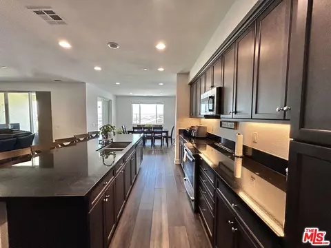 Kitchen - 39186 Pinto Ct, Palmdale, CA 93551 photo 4 of 10