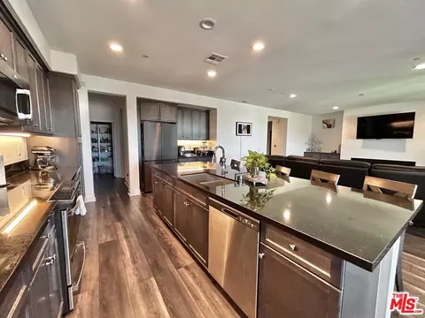Kitchen - 39186 Pinto Ct, Palmdale, CA 93551 photo 9 of 10