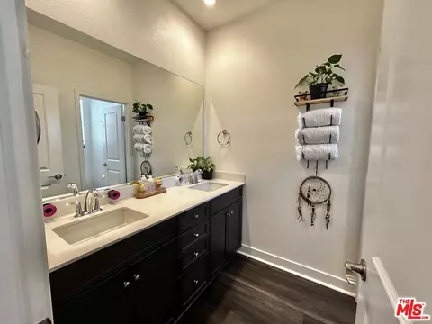 Bath - 39186 Pinto Ct, Palmdale, CA 93551 photo 2 of 5