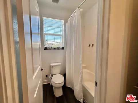 Bath - 39186 Pinto Ct, Palmdale, CA 93551 photo 1 of 5