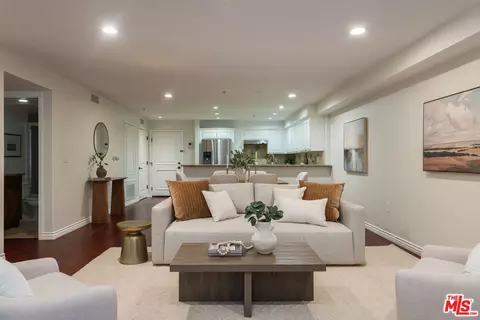 4733 Elmwood Ave #102, Los Angeles, CA 90004