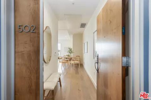 105 S Mariposa Ave #502, Los Angeles, CA 90004