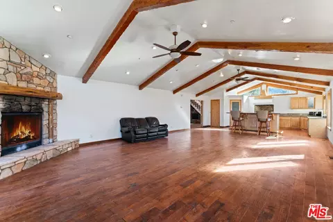 Living - 595 Elder Dr, Cedar Glen, CA 92321 photo 3 of 6