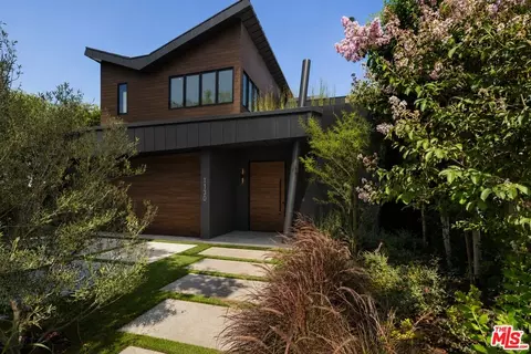 1130 N Poinsettia Pl, West Hollywood, CA 90046