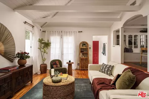 8460 Kirkwood Dr, Los Angeles, CA 90046