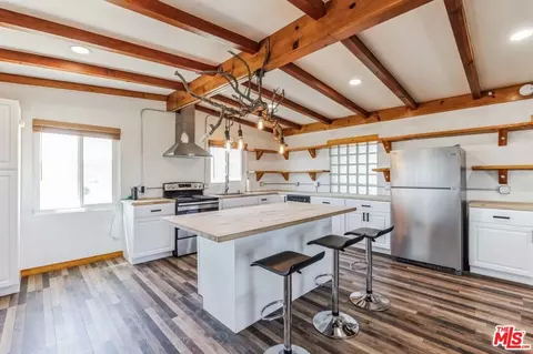 Kitchen - 1866 Old Woman Springs Rd, Landers, CA 92285 photo 2 of 6