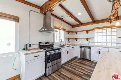 Kitchen - 1866 Old Woman Springs Rd, Landers, CA 92285 photo 5 of 6