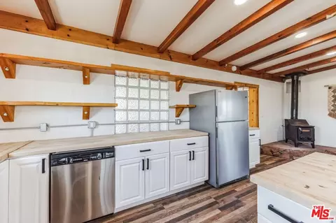 Kitchen - 1866 Old Woman Springs Rd, Landers, CA 92285 photo 6 of 6