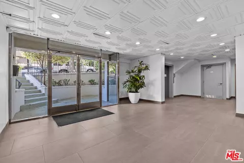 960 Larrabee St #328, West Hollywood, CA 90069
