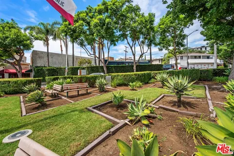 1111 N Crescent Heights Blvd, West Hollywood, CA 90046