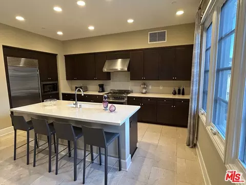 23500 Park Sorrento #C33, Calabasas, CA 91302