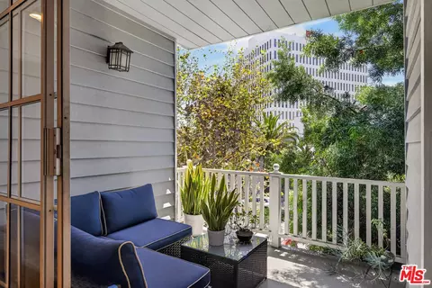11667 Gorham Ave #201, Los Angeles, CA 90049