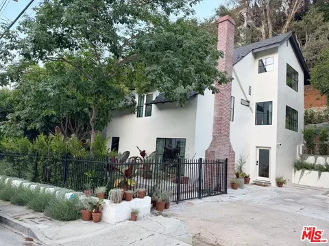 8334 Kirkwood Dr, Los Angeles, CA 90046