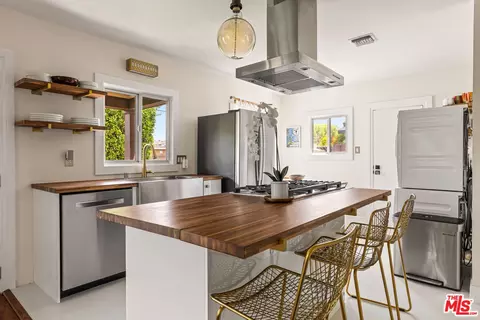 11202 Emelita St, North Hollywood, CA 91601