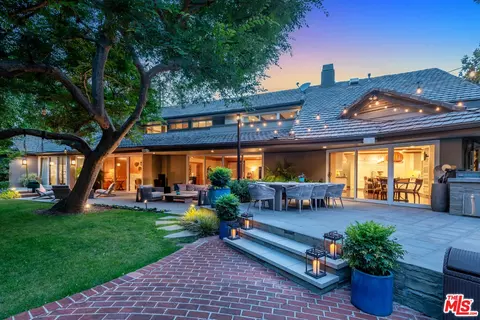 15946 Woodvale Rd, Encino, CA 91436