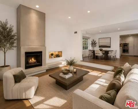 6467 Deep Dell Pl, Los Angeles, CA 90068