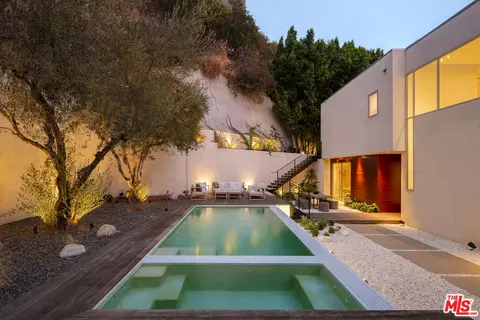 1700 Queens Ct, Los Angeles, CA 90069