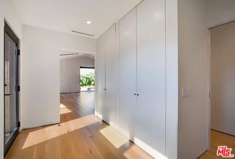 Entry Way - 800 Seventh Ave, Venice, CA 90291 photo 1 of 1