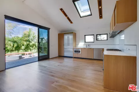 Kitchen - 800 Seventh Ave, Venice, CA 90291 photo 1 of 3