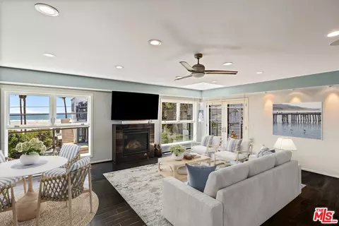 Living - 10 26th Ave, Venice, CA 90291 photo 1 of 3