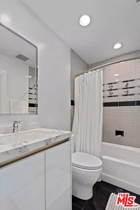 Bath - 10 26th Ave, Venice, CA 90291 photo 5 of 6