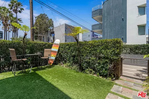 Exterior - 10 26th Ave, Venice, CA 90291 photo 3 of 9