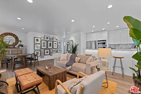 Living - 10 26th Ave, Venice, CA 90291 photo 2 of 3