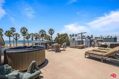 Exterior - 10 26th Ave, Venice, CA 90291 photo 1 of 9