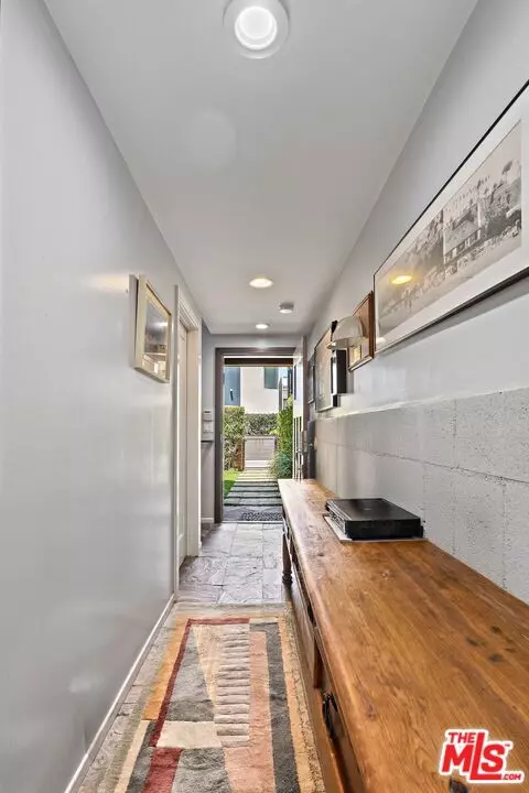 Entry Way - 10 26th Ave, Venice, CA 90291 photo 1 of 2