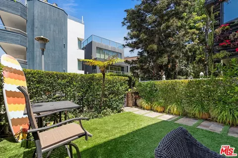 Exterior - 10 26th Ave, Venice, CA 90291 photo 2 of 9
