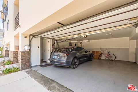 Exterior - 10 26th Ave, Venice, CA 90291 photo 9 of 9