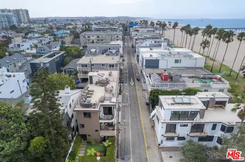 View/Area - 10 26th Ave, Venice, CA 90291 photo 3 of 4