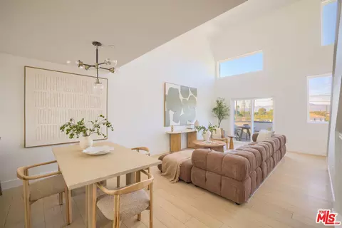 11218 W Victory Blvd #4, Los Angeles, CA 91606