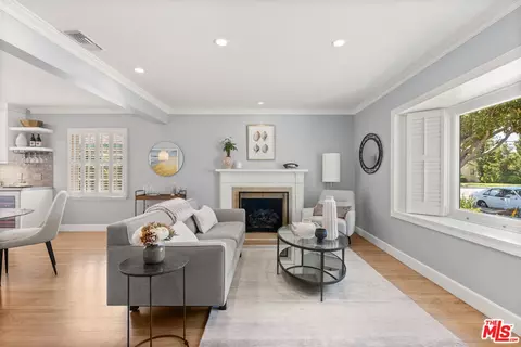 8216 Mcconnell Ave, Los Angeles, CA 90045