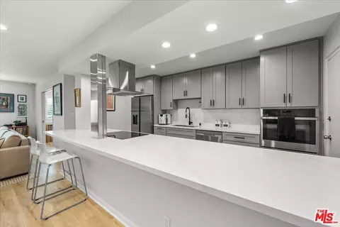 1045 N Kings Rd #204, West Hollywood, CA 90069
