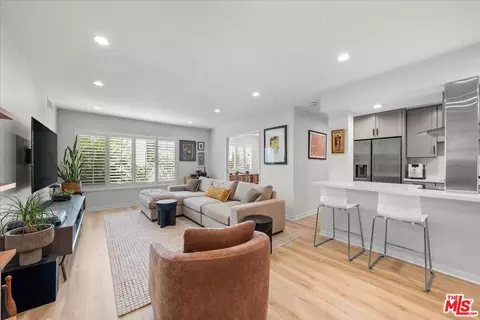 1045 N Kings Rd #204, West Hollywood, CA 90069