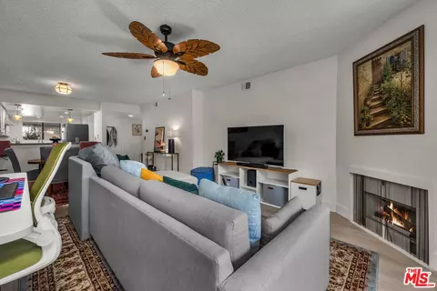 620 W Hyde Park Blvd #111, Inglewood, CA 90302