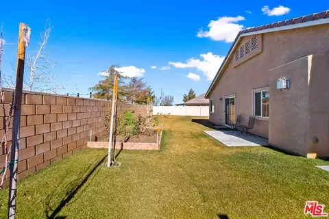Exterior - 43941 59th St, Lancaster, CA 93536 photo 4 of 7