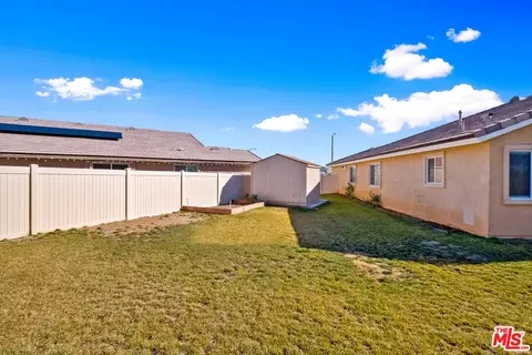 Exterior - 43941 59th St, Lancaster, CA 93536 photo 5 of 7