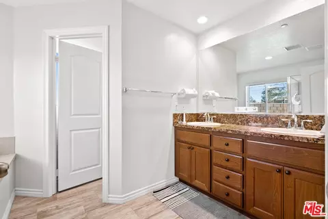 Entry Way - 43941 59th St, Lancaster, CA 93536 photo 5 of 5