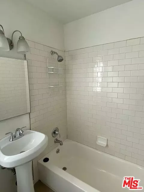 Bath - 1124 Cordova St, Pasadena, CA 91106 photo 1 of 1