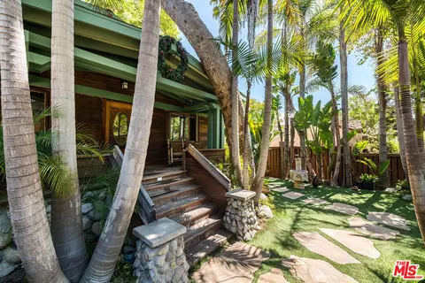 454 N East Rustic Rd, Santa Monica, CA 90402