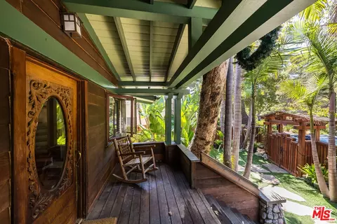 454 N East Rustic Rd, Santa Monica, CA 90402