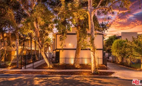 11425 Tiara St, North Hollywood, CA 91601