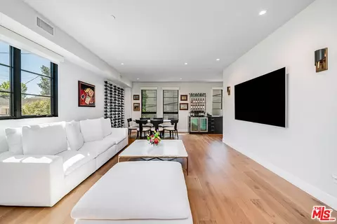 10610 W Kareen Ct, Toluca Lake, CA 91602