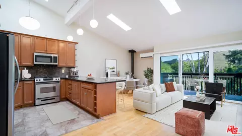 5901 Canterbury Dr #21, Culver City, CA 90230