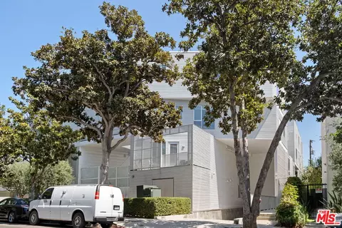 1030 N Kings Rd #201, West Hollywood, CA 90069